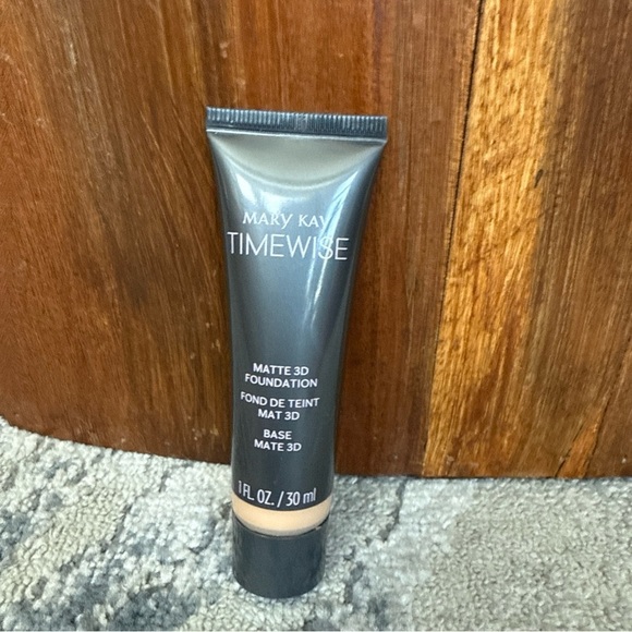 NIB Mary Kay Timewise Matte 3D Foundation Beige C 220 Full Size - Picture 4 of 4